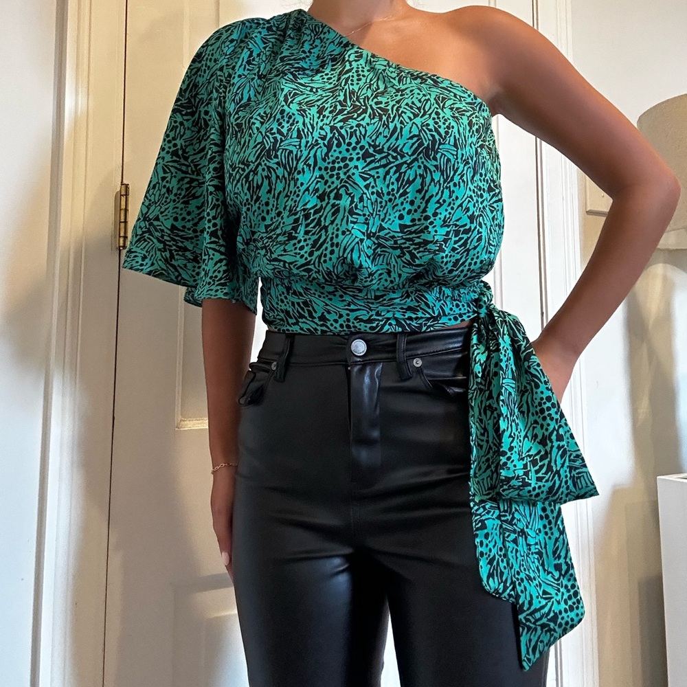 Karina Grimaldi XS One Shoulder Blouse with Bow